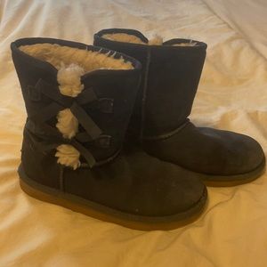 Big kids size 3 Koolaburra Ugg bow boots (navy)